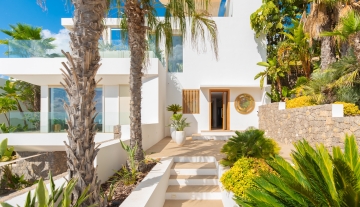 Resa Estates Ibiza sale villa Marlin vieuws entrance house .jpg